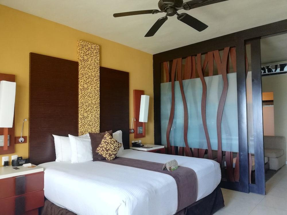 Generations Riviera Maya Family Resort Catamaran, Water Park & More Inclusive Puerto Morelos Exterior photo